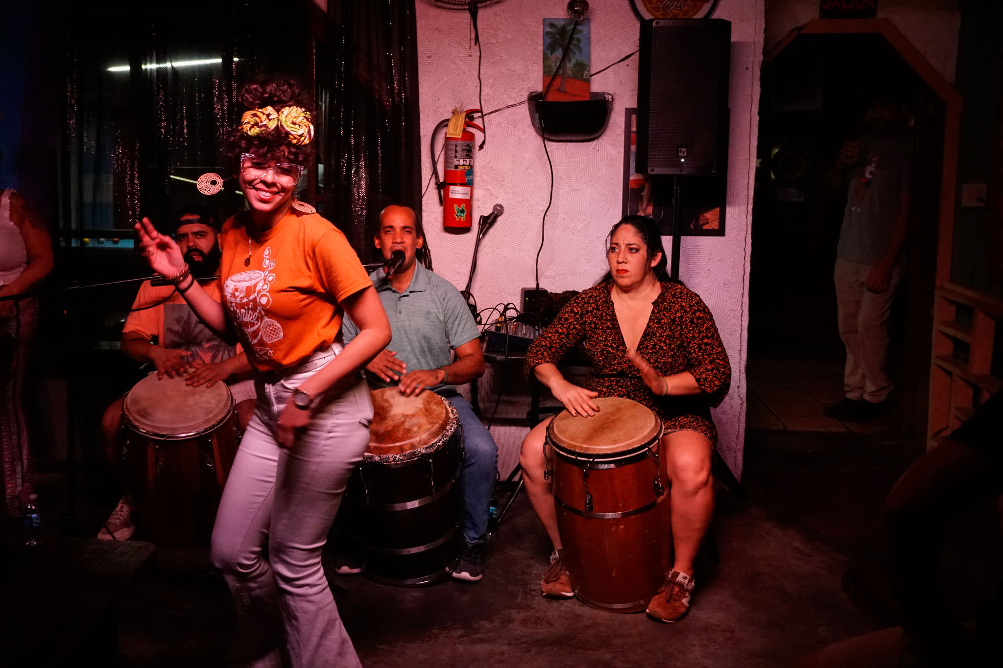 Party callejero nocturno en Puerto Rico